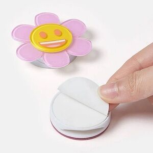 NWT Emoji Brand Flower Smiley Stand Out Phone Grip